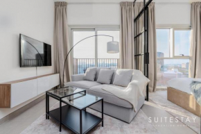 Chic Bright One Bedroom Suite